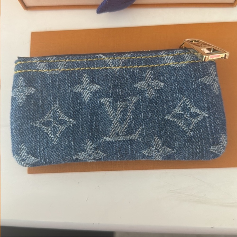 NWT LIMITED EDITION DENIM LOUIS VUITTON KEY POUCH - FULL SET - Picture 3 of 5